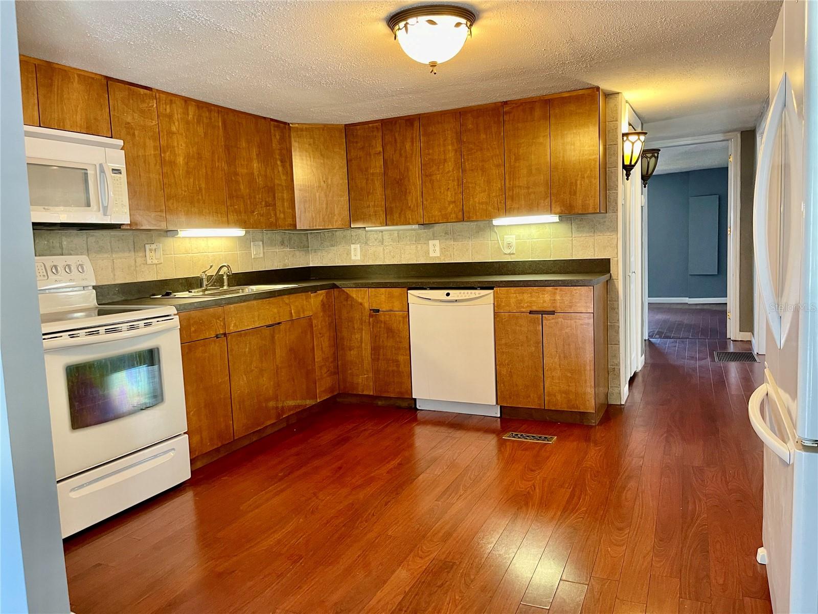 Updated kitchen, laminate flooring