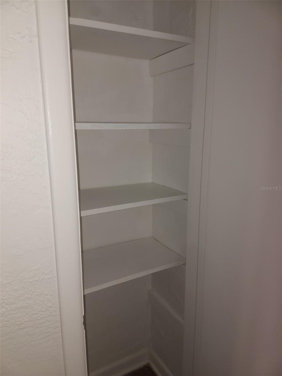 pantry/linen