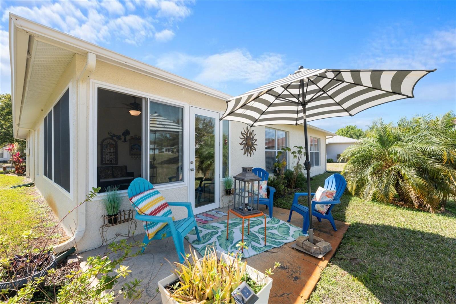 Adorable outside space! Relax and watch the golf carts go by...