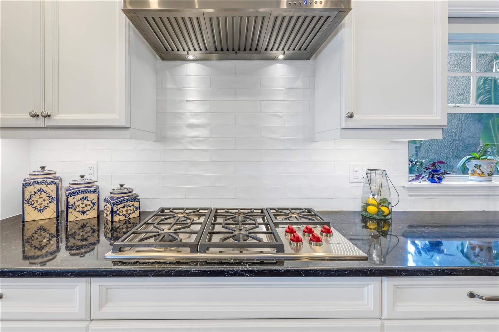 Who doesn't love a gas range cooktop? Natural gas is available in the alley. Perfect for a generator. Tankless water heater is also gas.