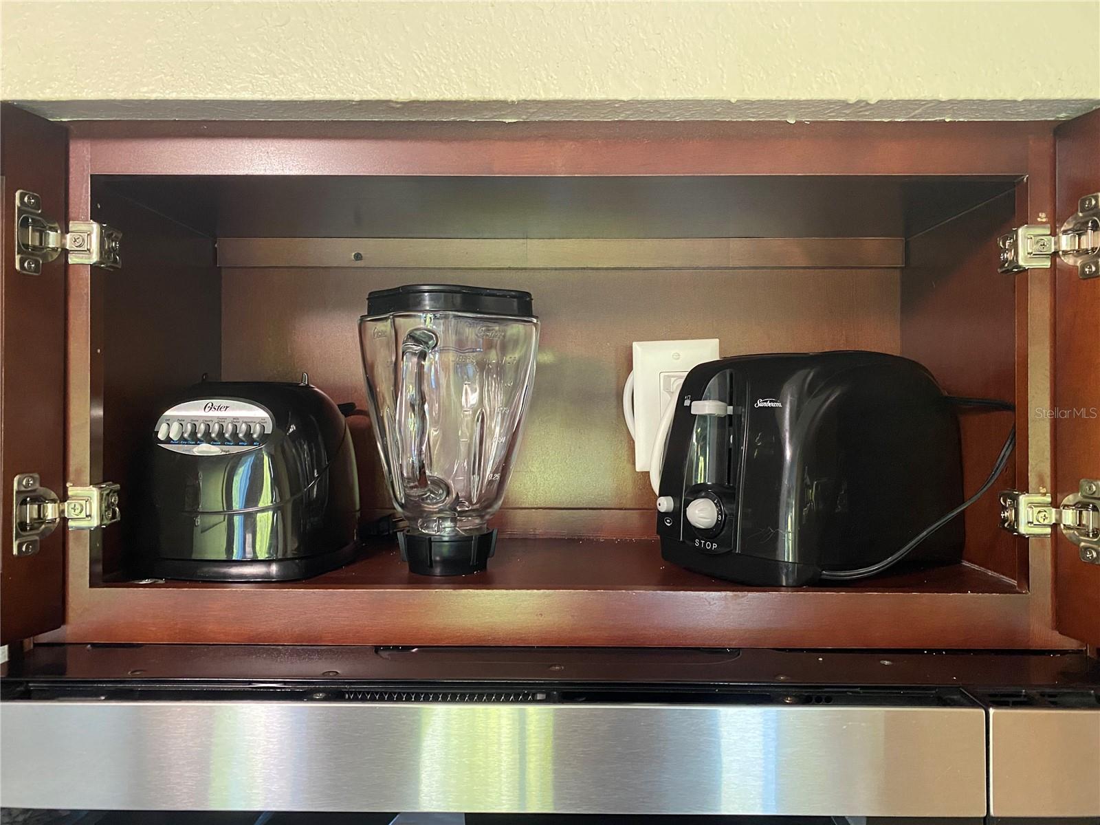 The kitchen comes with a blender and toaster