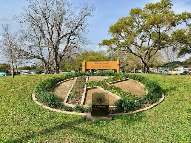 Kiwani Park with Playground