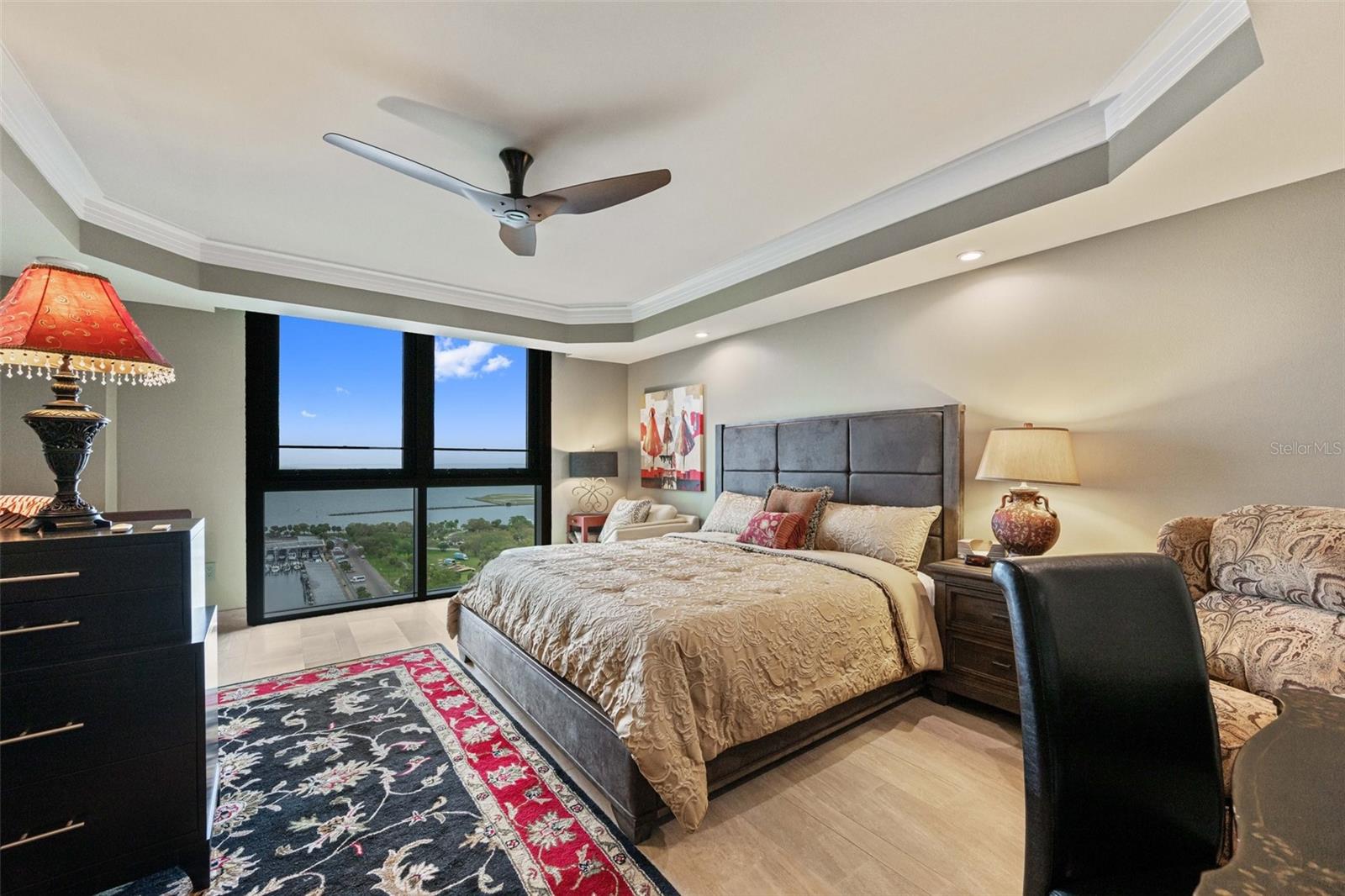 Master bedroom with incredible ceilings, best views around, and nice finishes next to large size, this is a king size bed and still tons of room...