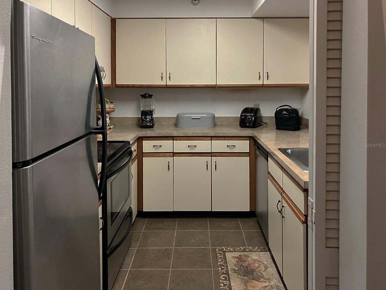 kitchen from entry *