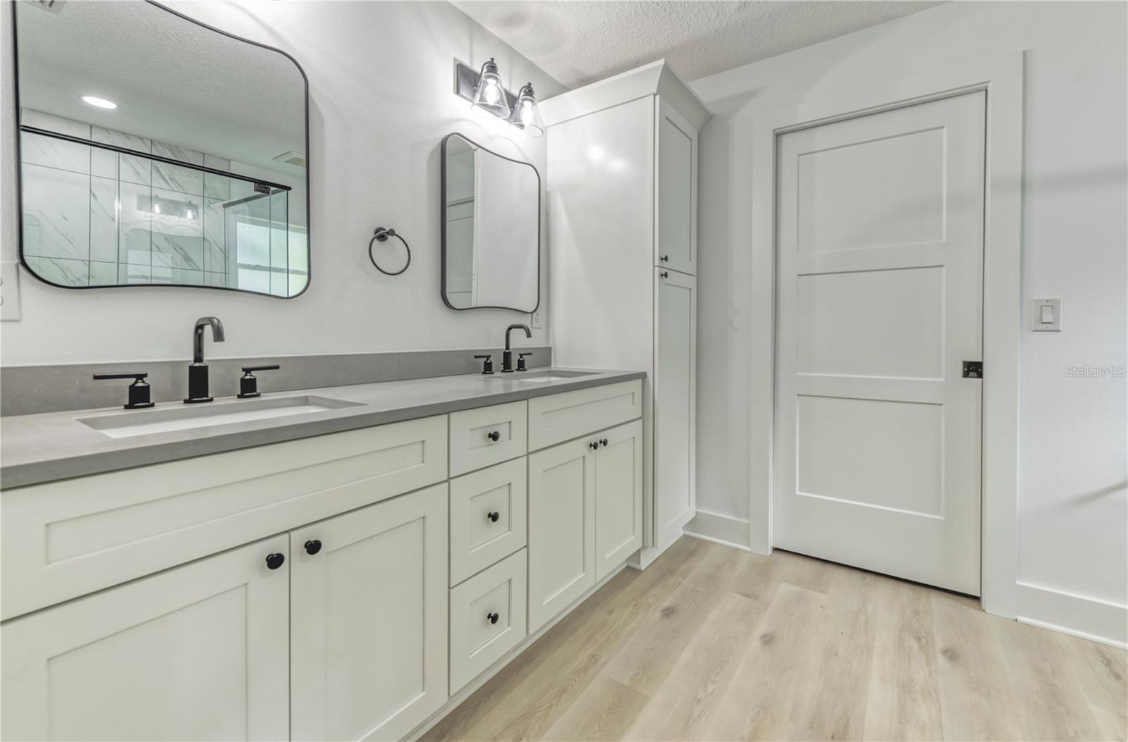 Master Vanity w/ Dual Sinks