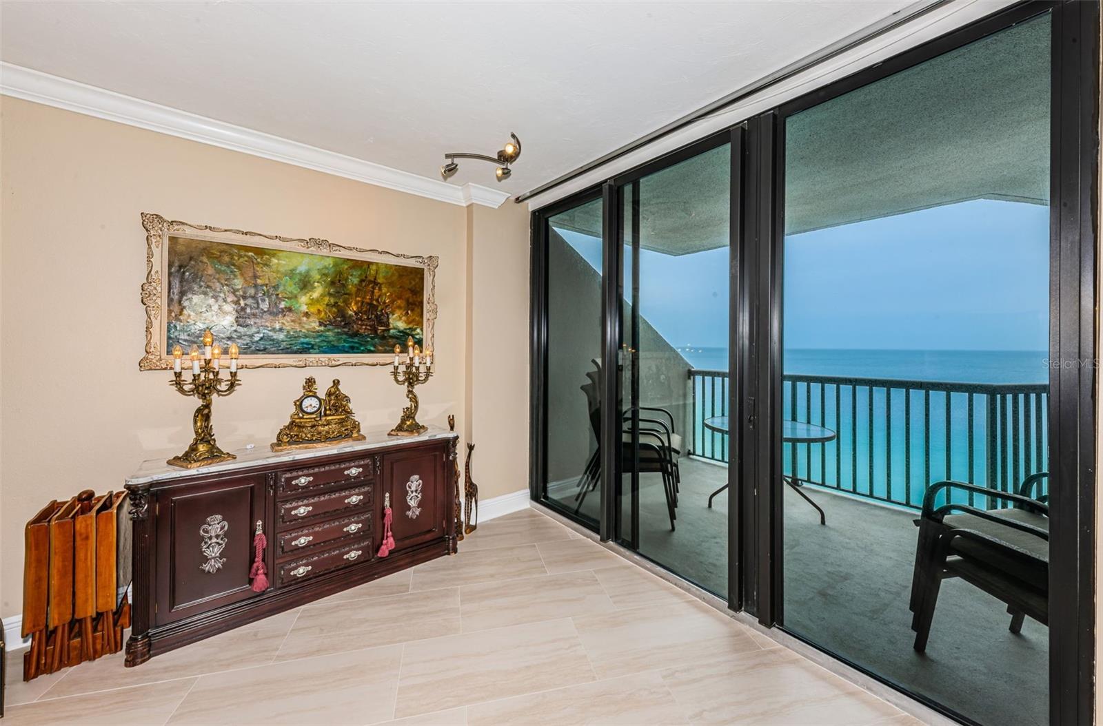Step out onto the Gulf front Balcony!