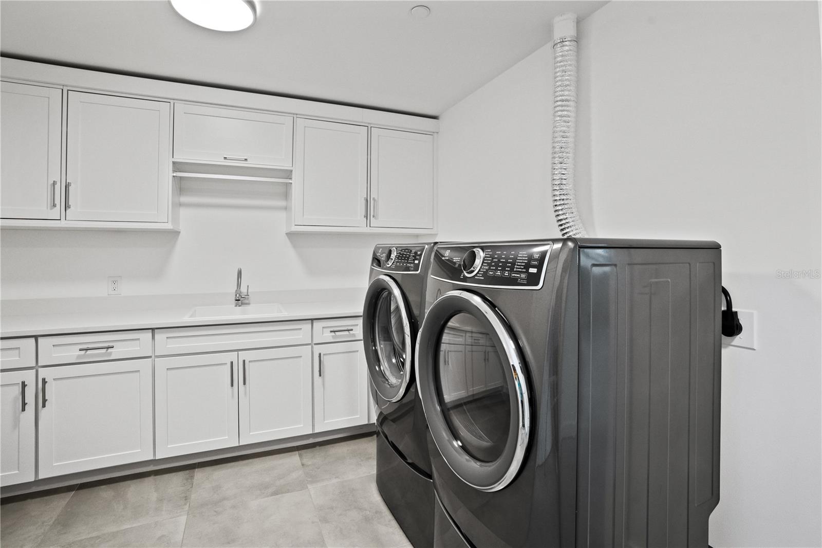 Laundry room with lotsa room, cabinets and sink