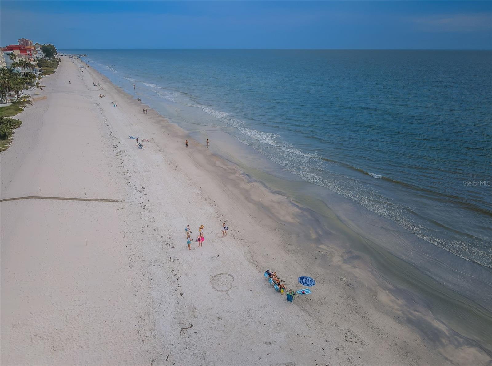 .. BEACH SHOT LOOKING SOUTH FROM THE POINTE CONDO.. NEVER CROWDED HERE ON INDIAN SHORES..