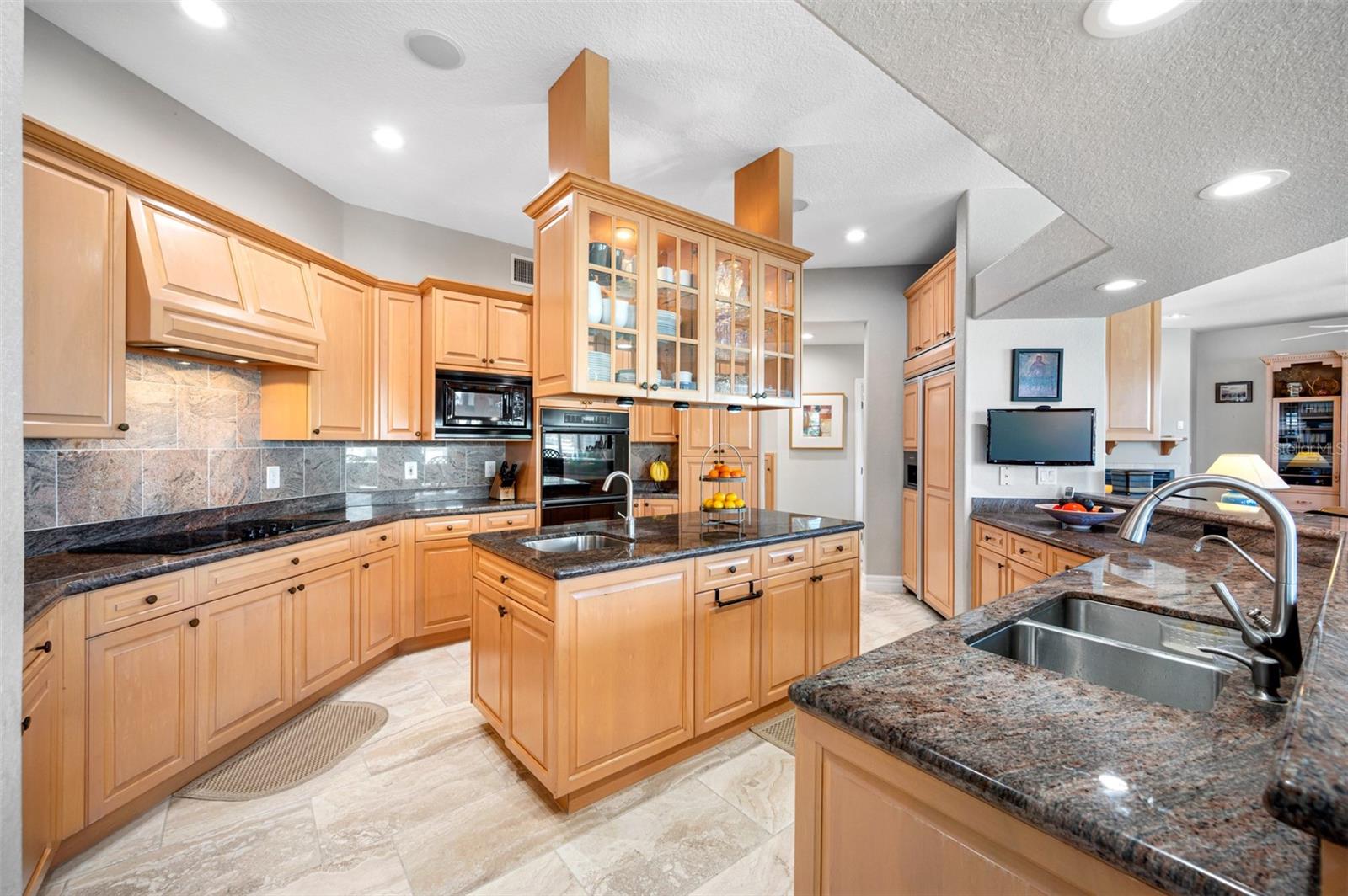 Kitchen features include GE electric cooktop, hood/fan, Dacor double oven, Whirlpool built-in microwave, island bar sink, double stainless steel sink, garbage disposal, reverse osmosis water faucet, Bosch dishwasher, and 48" KitchenAid refrigerator/freezer with water dispenser and ice maker