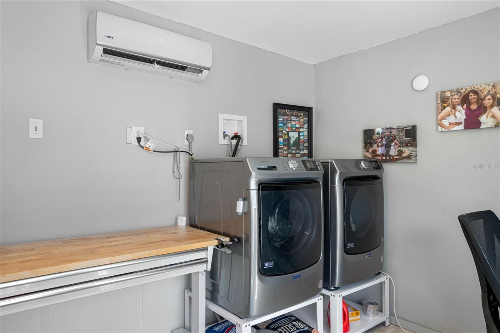 Washer Dryer hookup in Bonus room.......