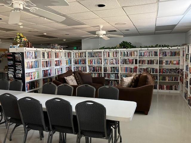 reading area/library in clubhouse