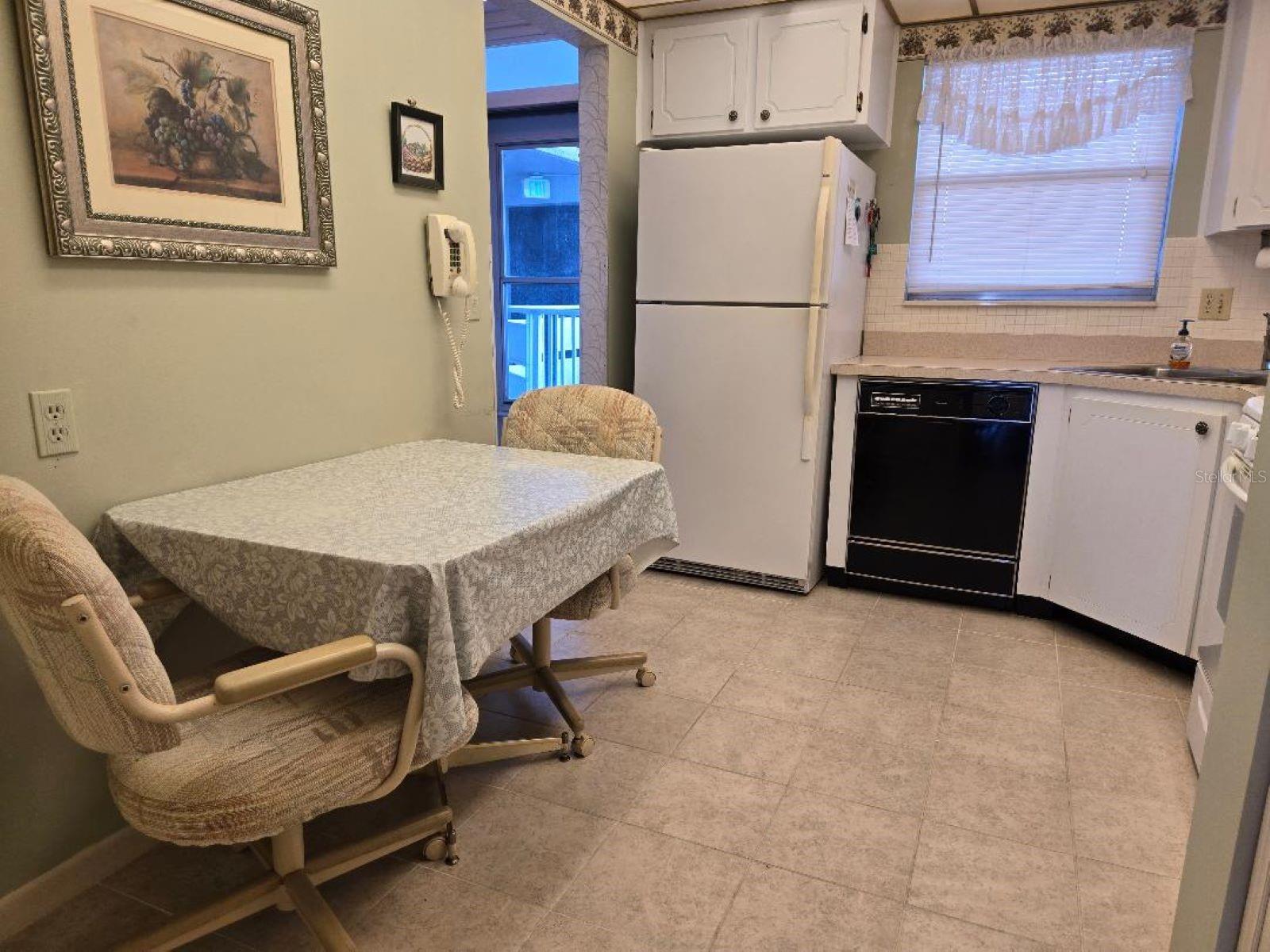 Eat-in Kitchen table for 2