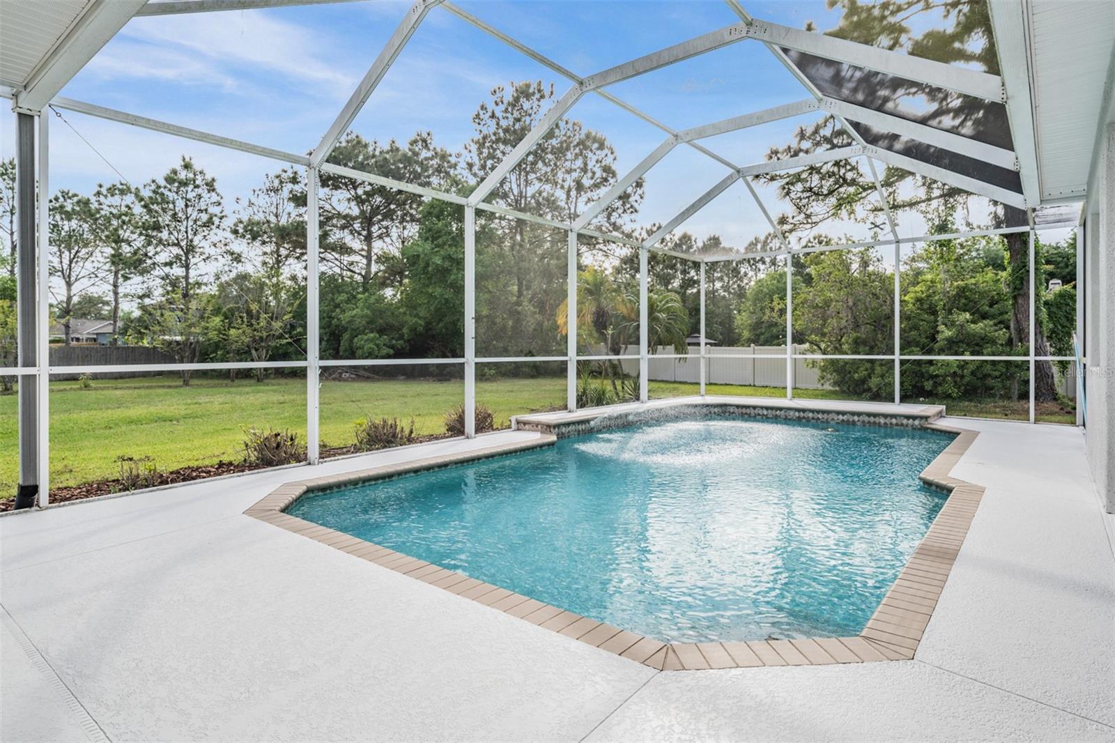 Private pool in Fenced backyard!