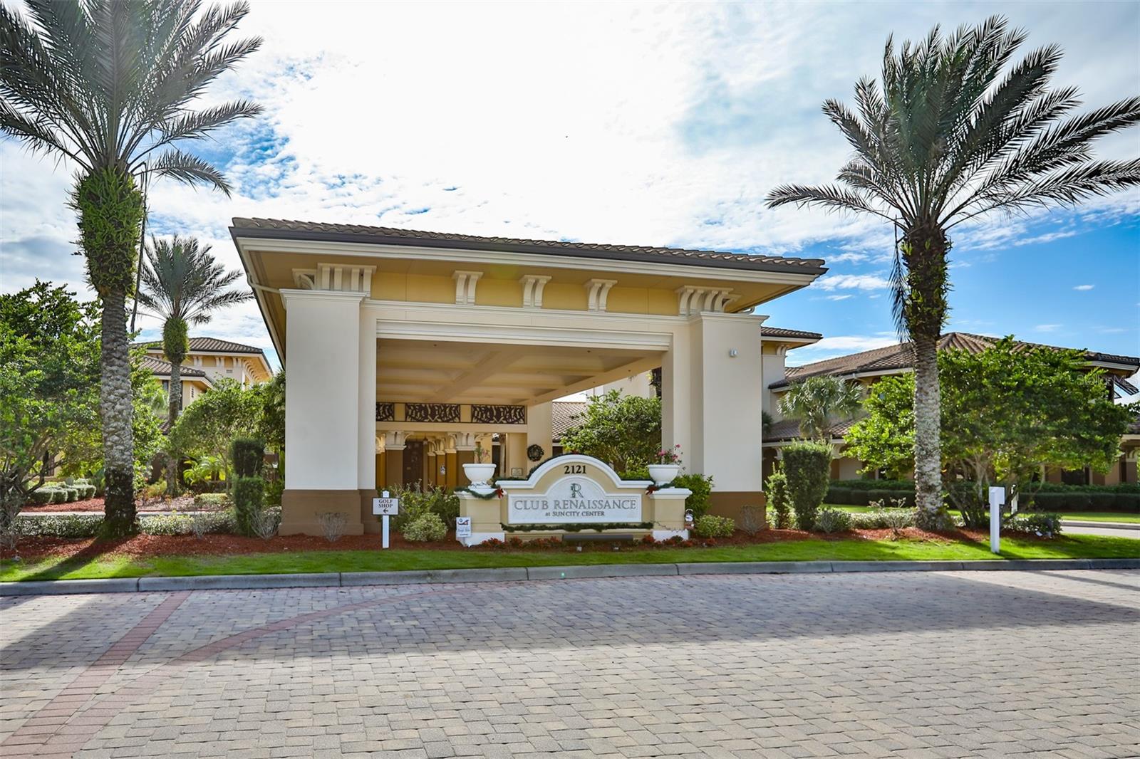 Club Renaissance is complemented by a magnificent Mediterranean-style clubhouse. The full-service facility includes an expansive golf shop, swimming pool, sports bar, spa, fitness center, indoor walking track, and an outstanding restaurant.