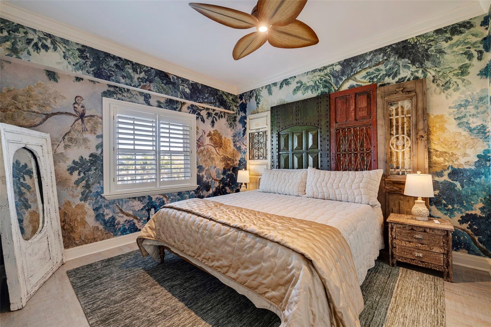 Who wouldn't love to stay in this guest room!