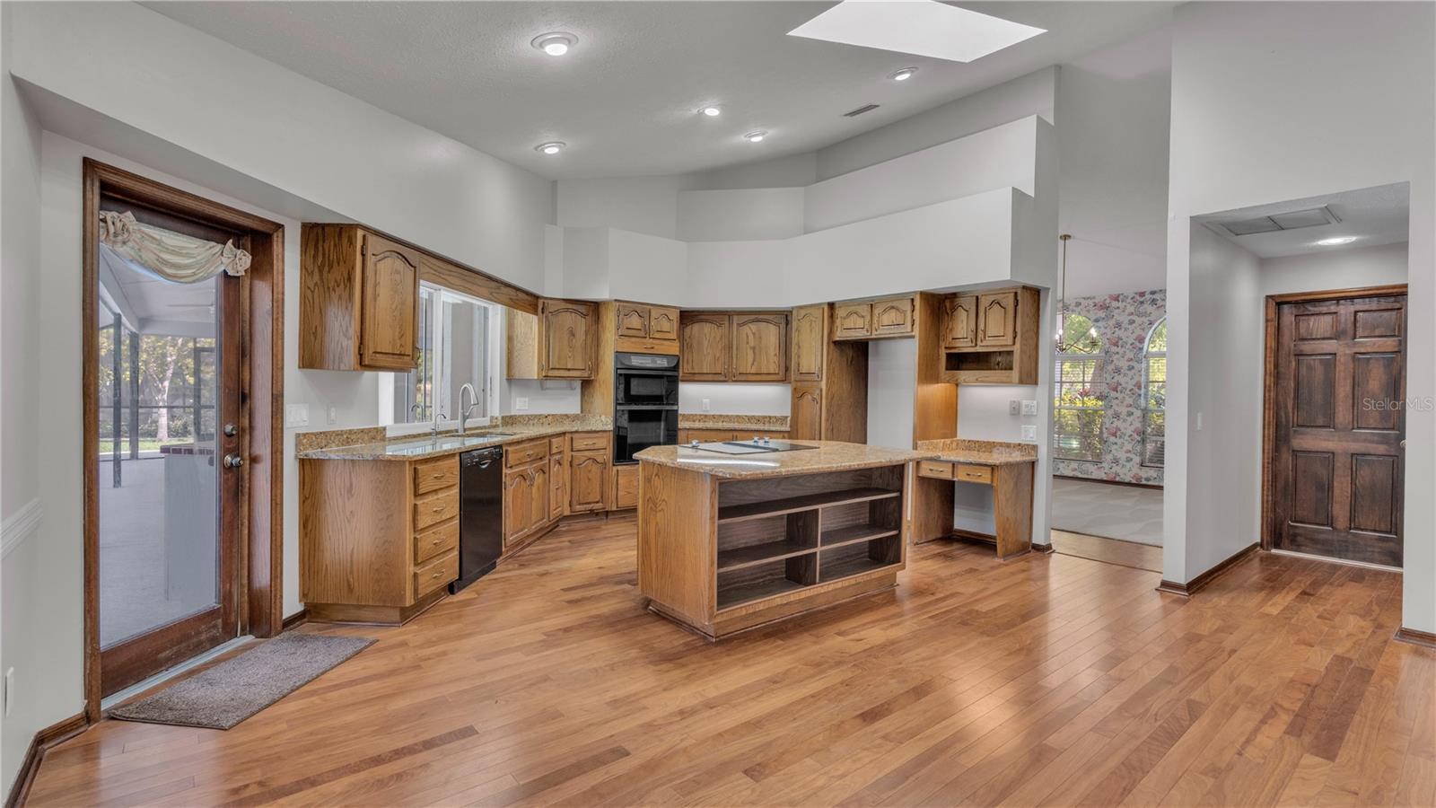 Light and bright Kitchen with solid wood cabinets and granite counter's