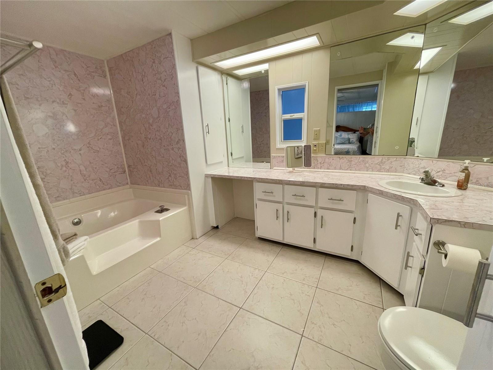 Large ensuite bath, garden tub and ample amount of cabinetry/storage here