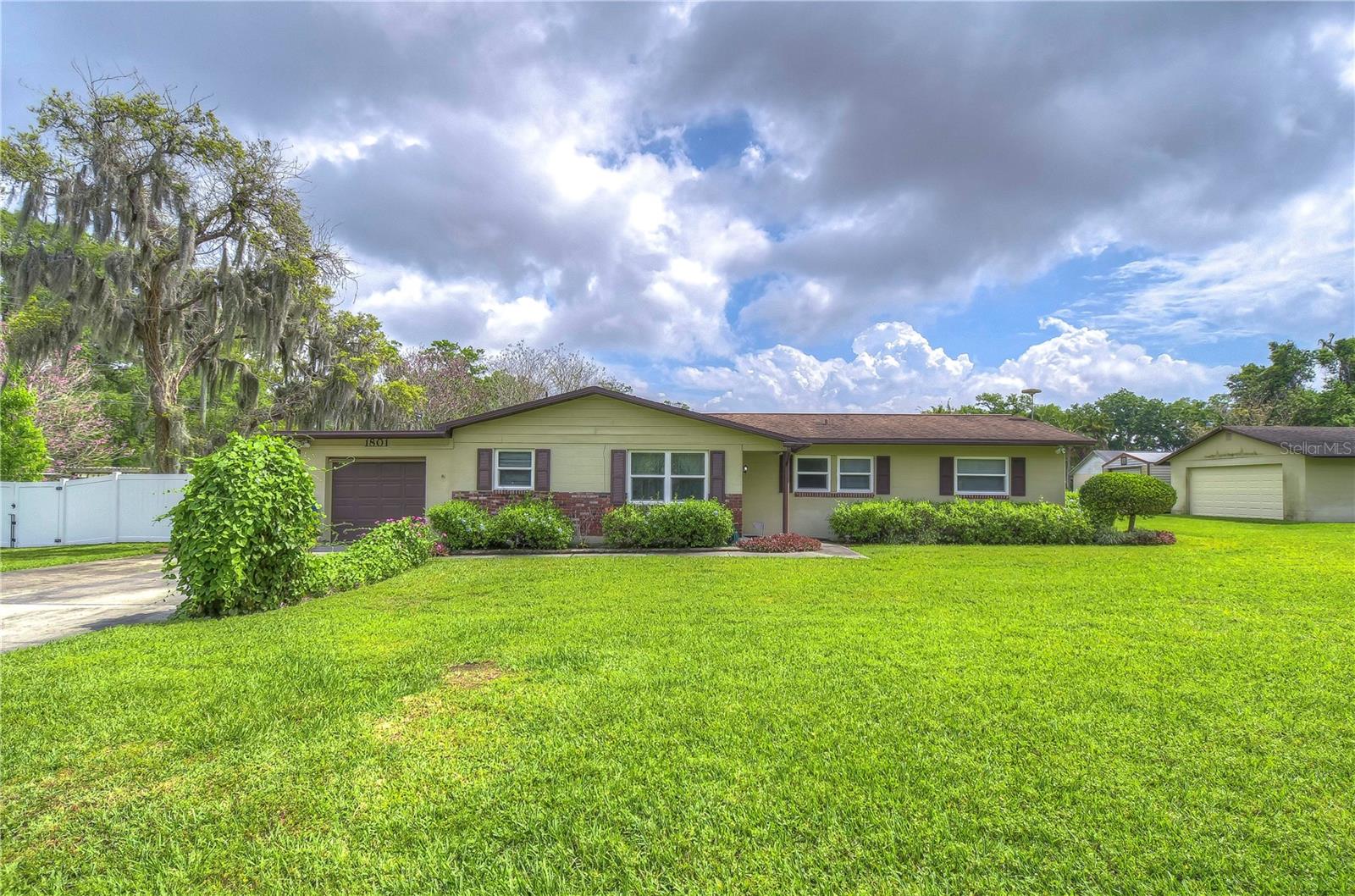 Welcome to this charming pool home nestled in the heart of Valrico!
