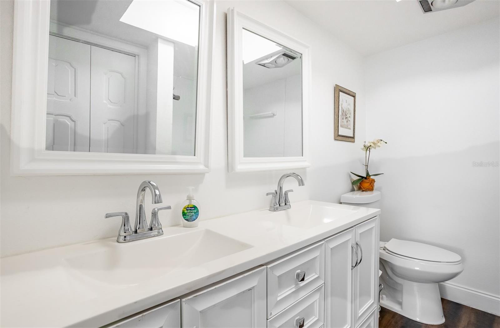 Double sink vanity in primary bathroom