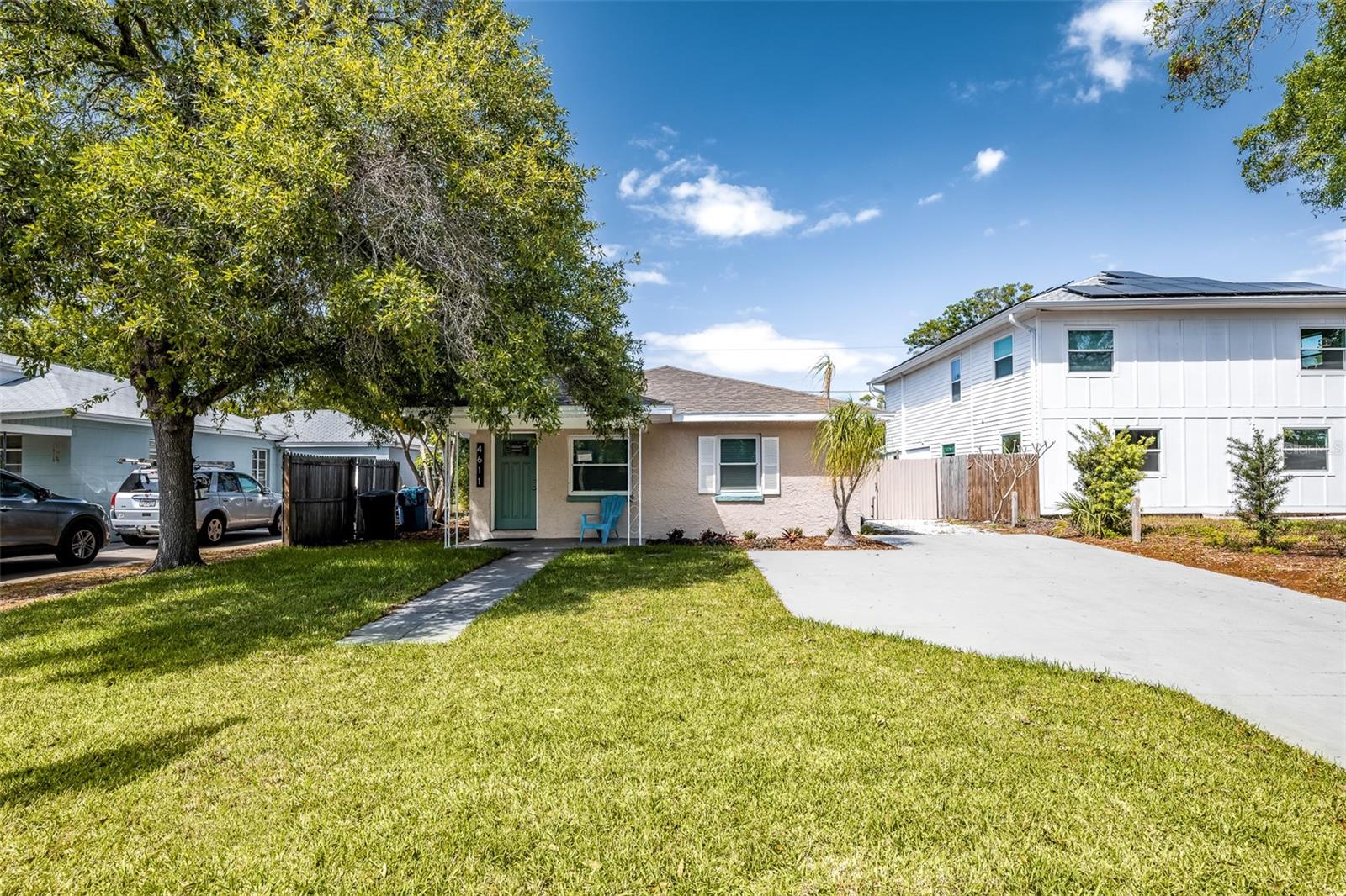 Super Cute Renovated House in St Pete-Centrally located and close to everything
