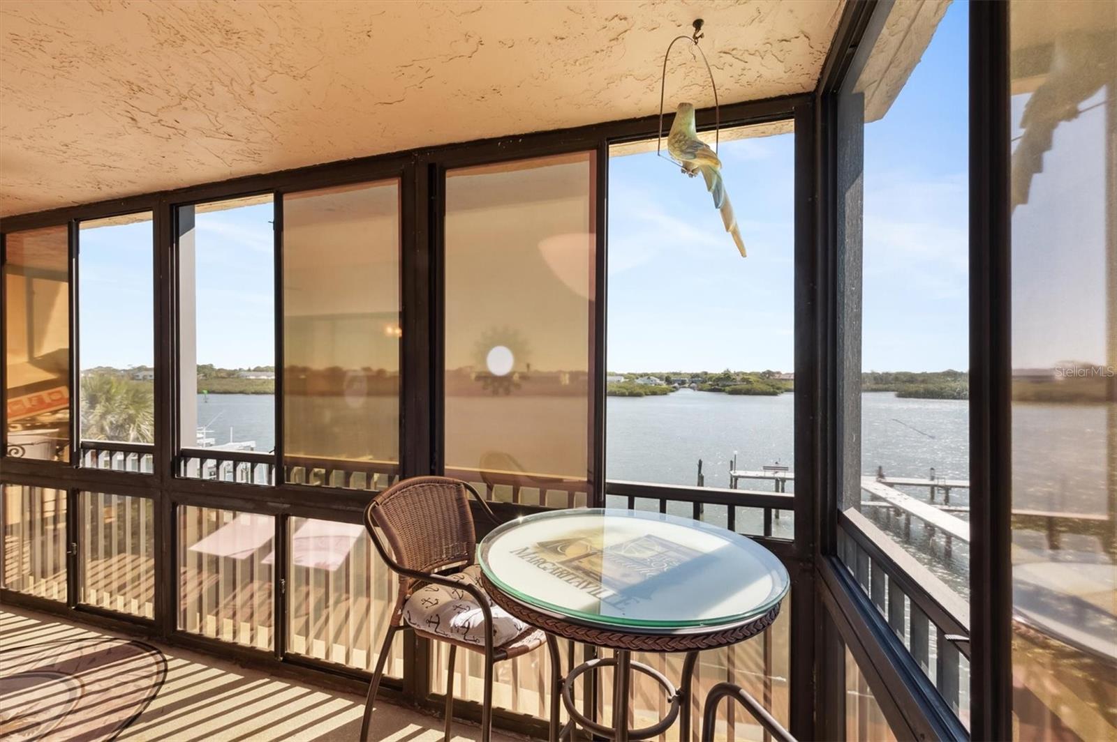 DIRECT VIEWS OF INTRACOASTAL WATERWAY!