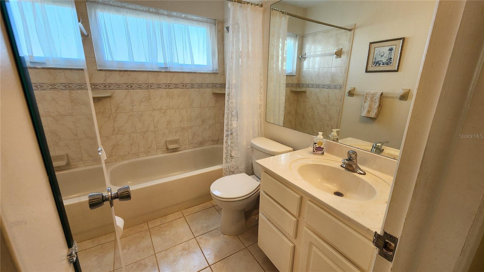 Full bathroom with shower/tub combo.