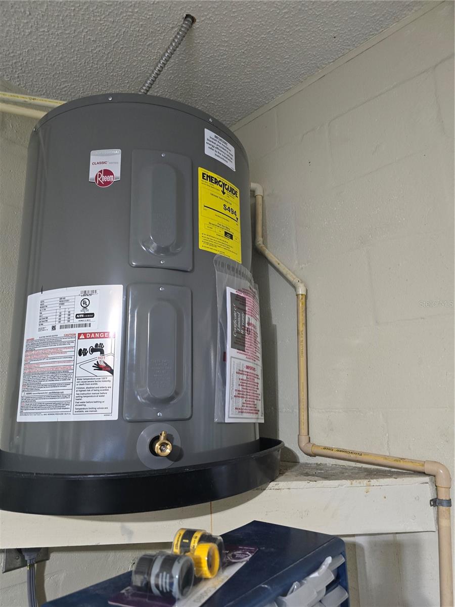 NEW HOT WATER TANK MID 2023 $1500
