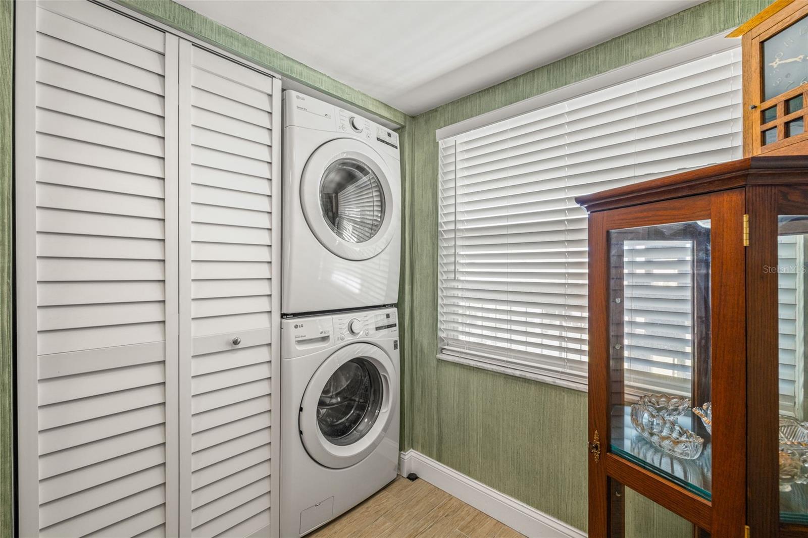 Full size washer & dryer conveniently located in the unit