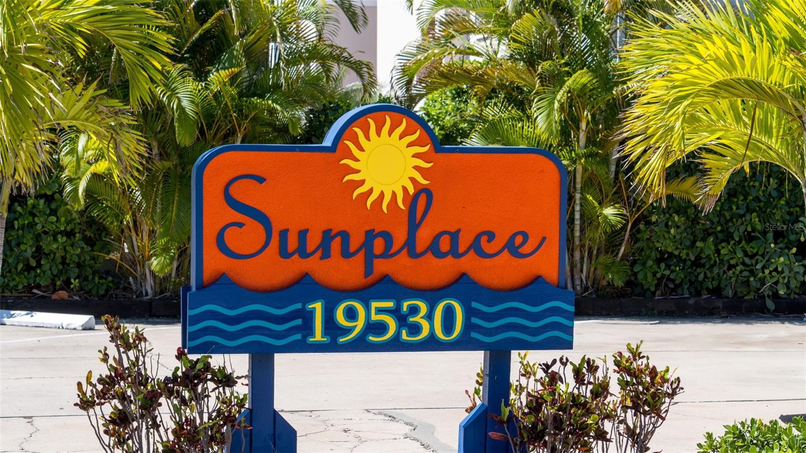 Rarely available condo at Sunplace in Indian Shores, FL. Nightly rentals allowed!
