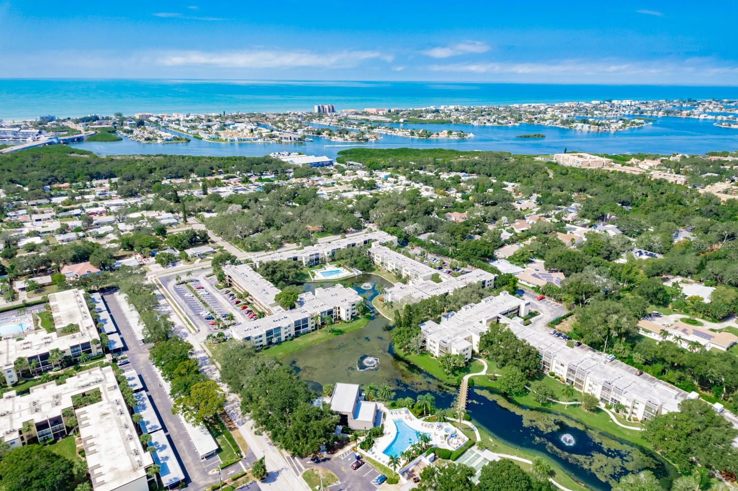 Aerial view of Lakeview of Largo