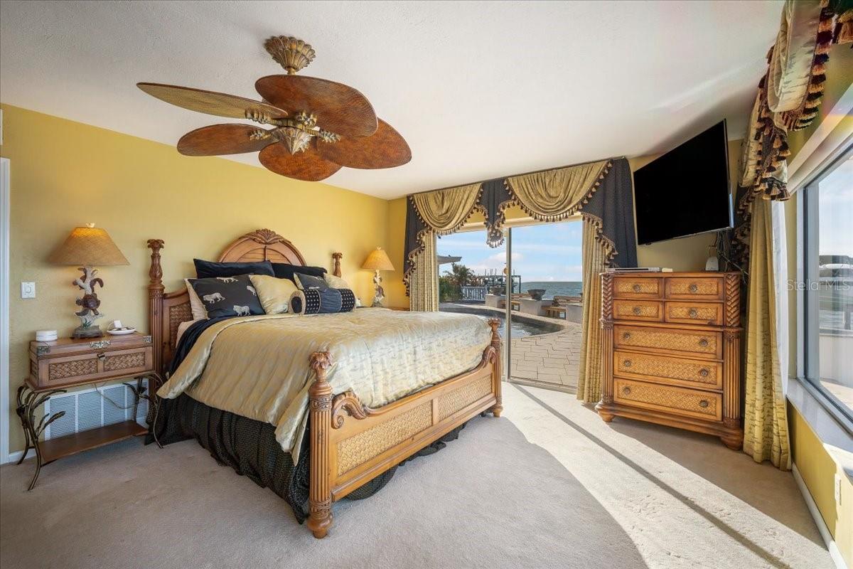 This spacious master bedroom offers sliding doors and large windows to frame the breathtaking views that give you that sensation of being on a boat, and plenty of closet spaces are featured as well.