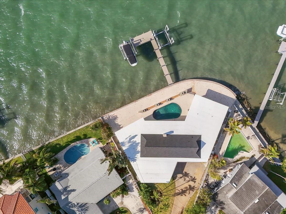 An aerial perspective of the property, showcasing its shape and panoramic accessibility.
