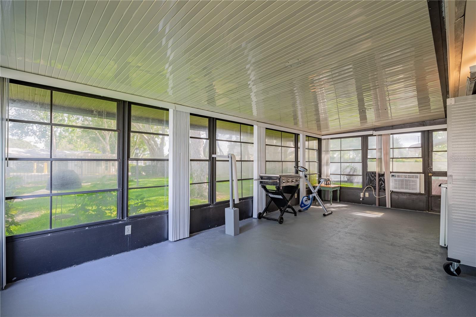 Huge Lanai that can add to your Living Square footage with the aid of the attached Industrial size AC!