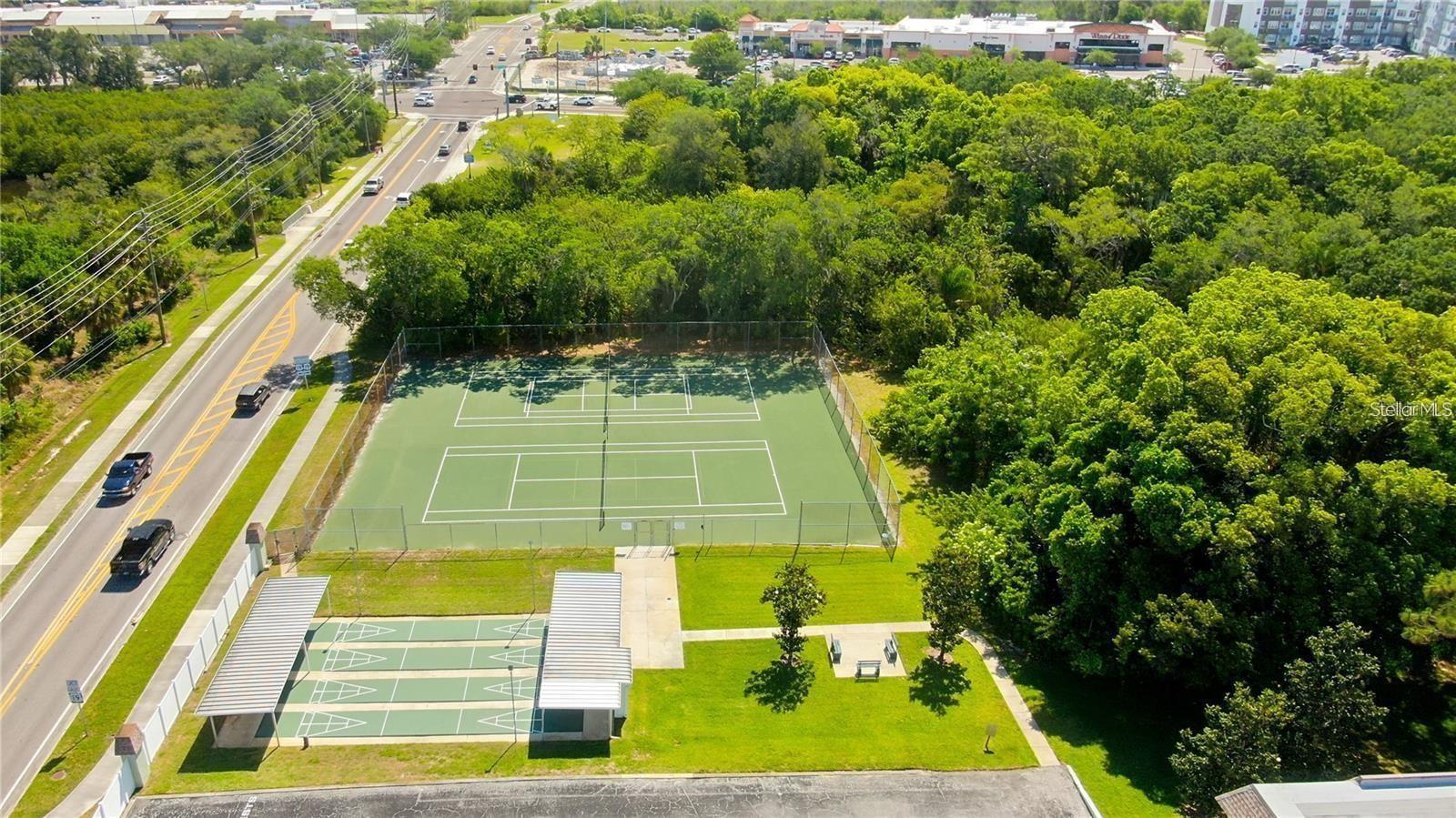 Tennis/pickle ball courts
