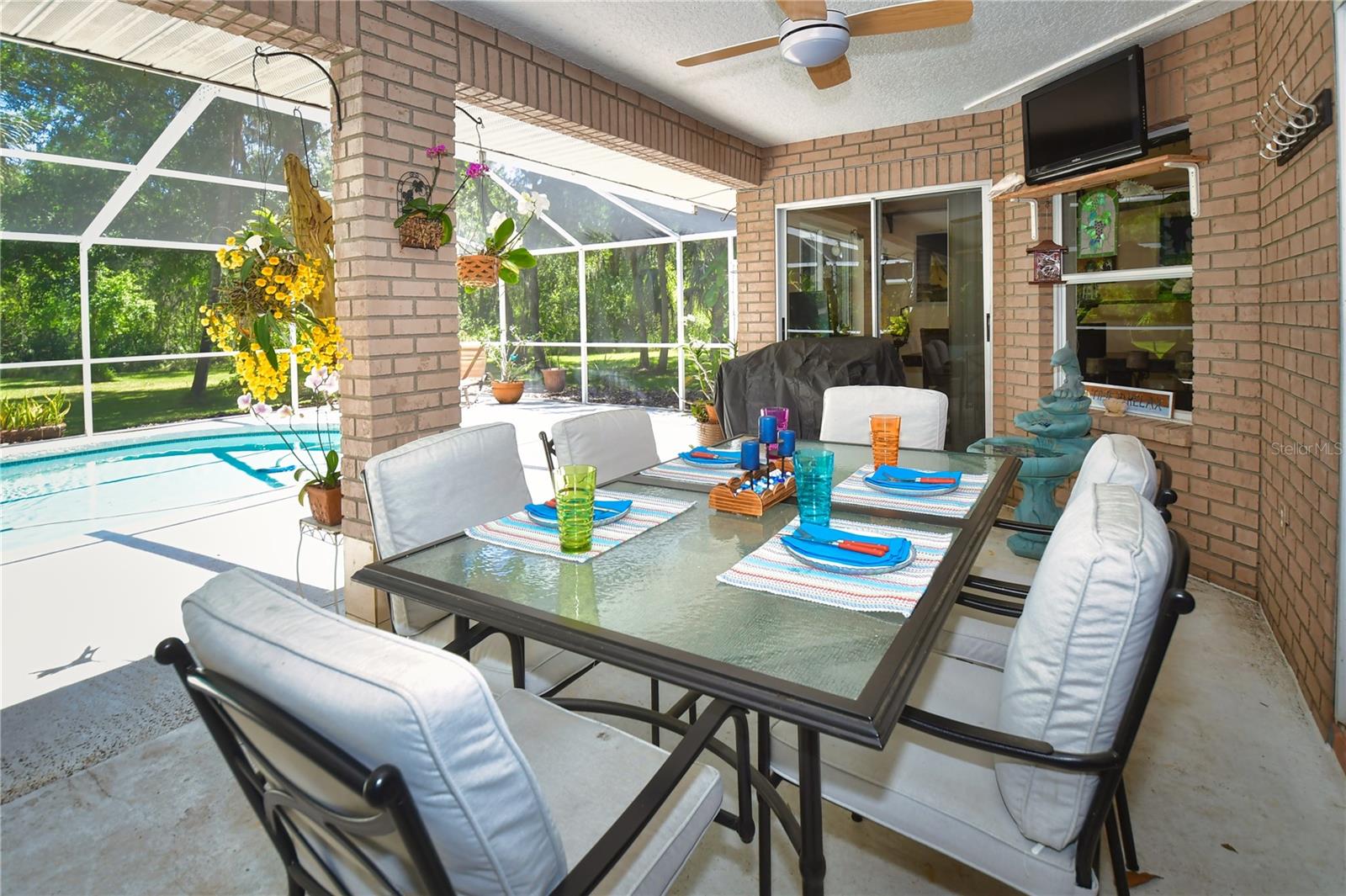 Outdoor Dining on the Covered Lanai