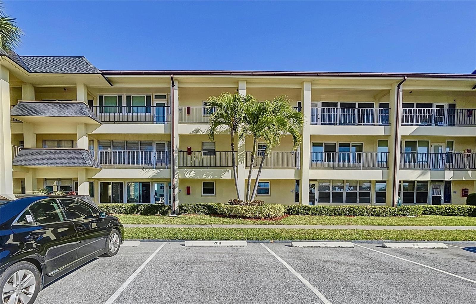 Well maintained condo community.