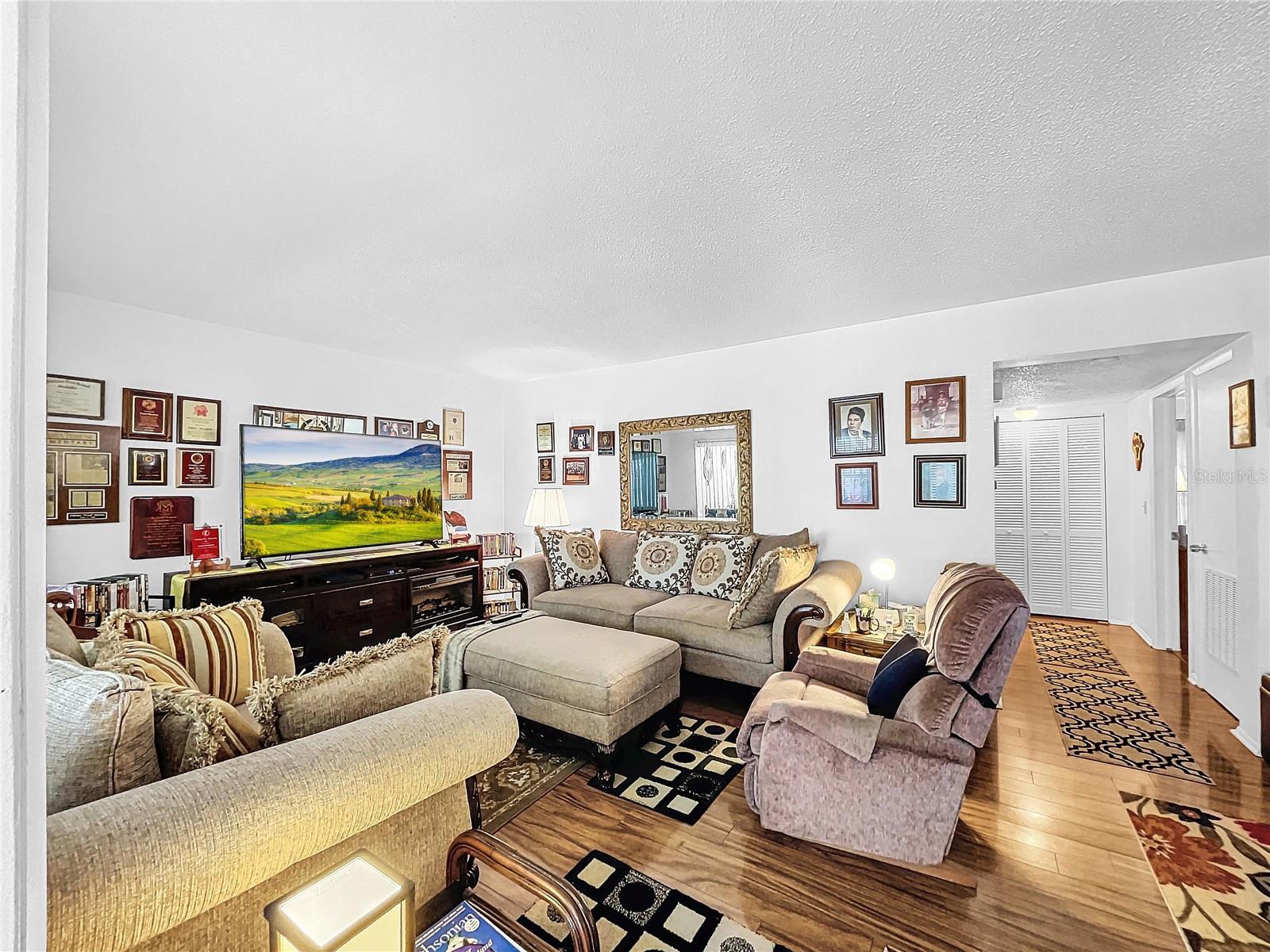 Living room offers ample space for your decor.