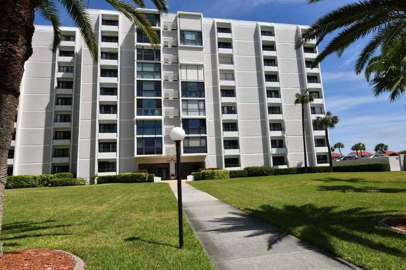 Experience the epitome of coastal luxury and tranquility at Clearwater Point Condo