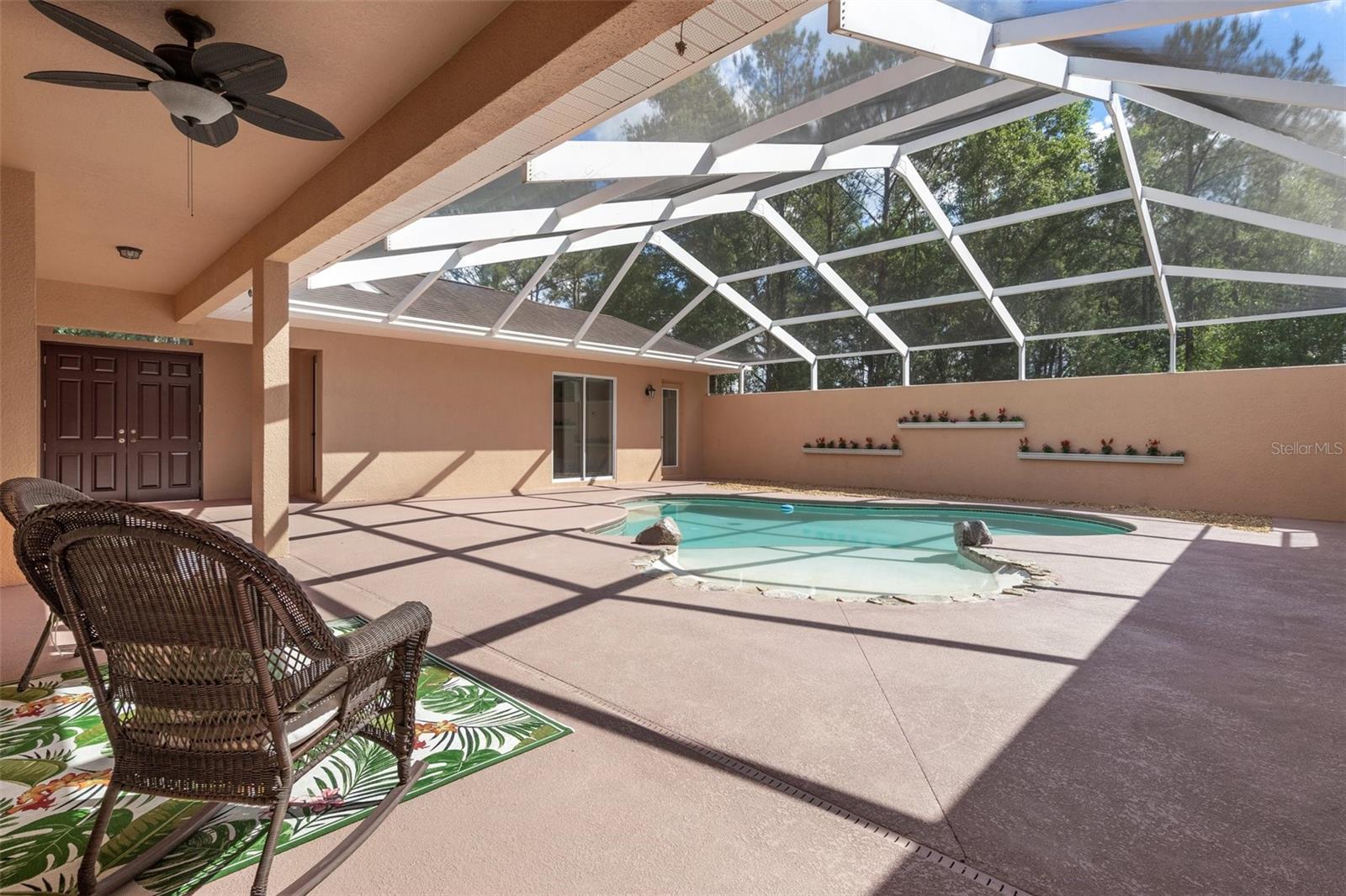 pool/ courtyard