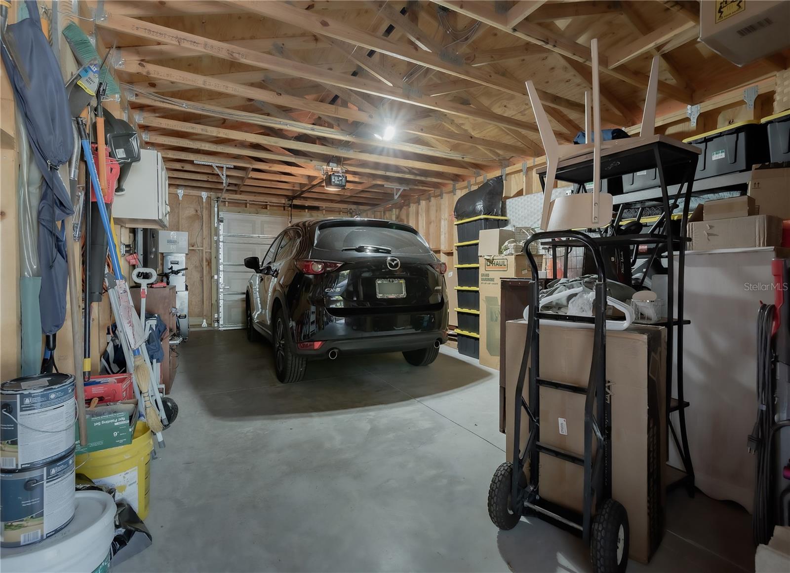 Oversized 1 car garage with extra storage