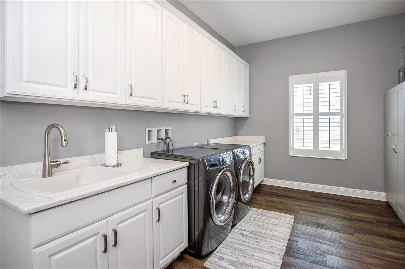 Huge Laundry Room w/sink