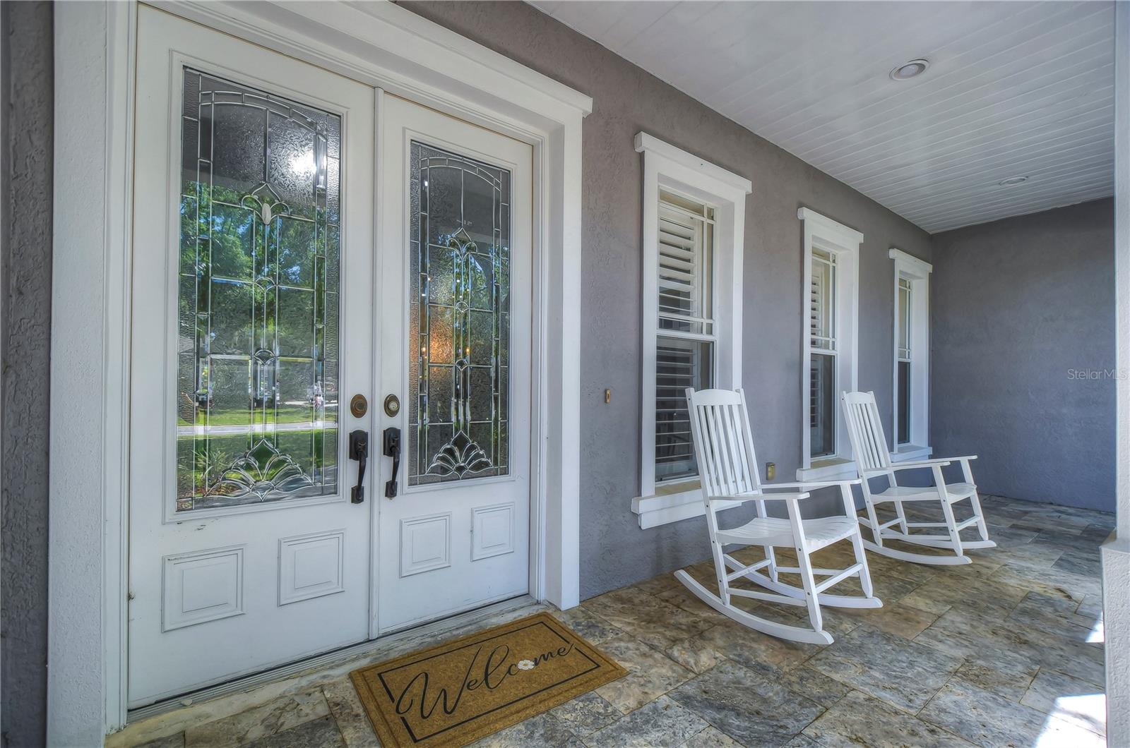 Welcoming front porch!