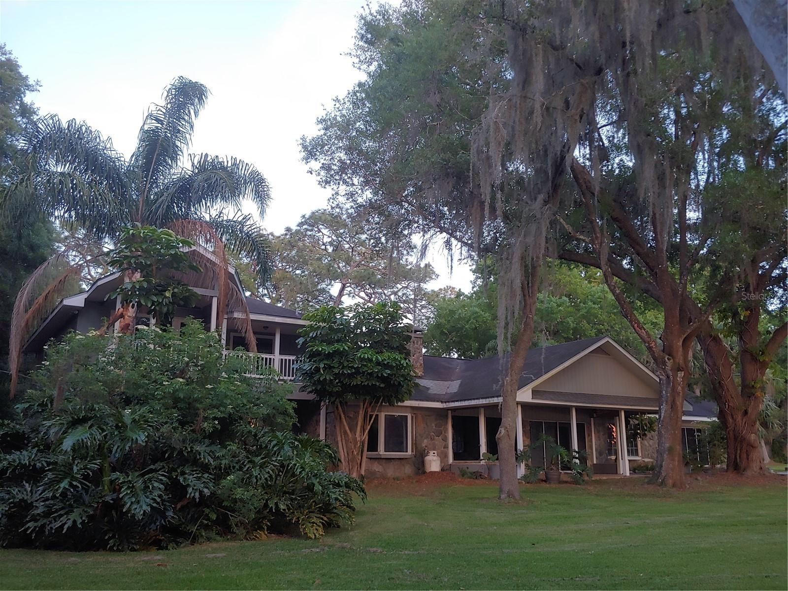 House facing Lake Josephine