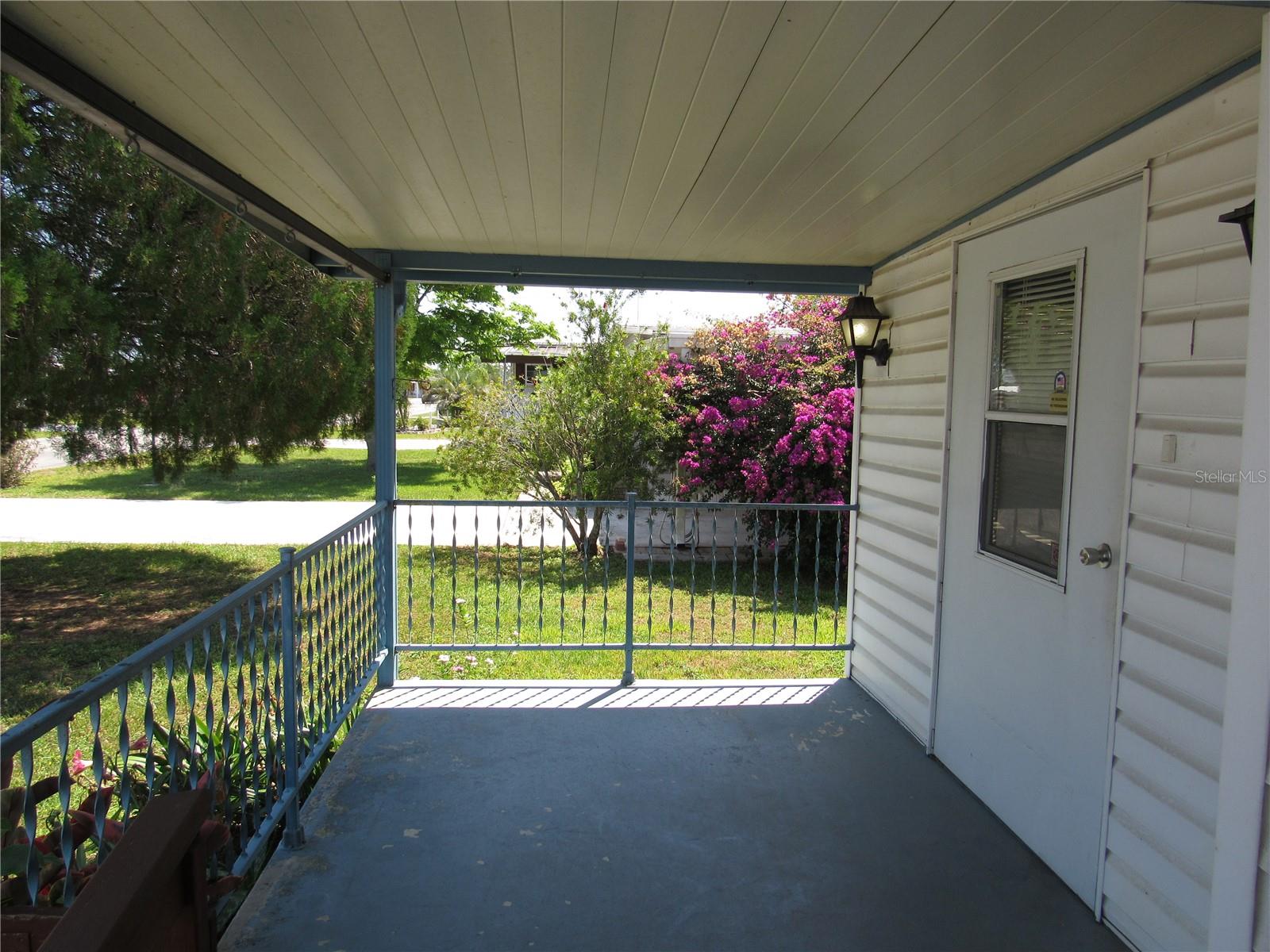 Covered front porch & entry.