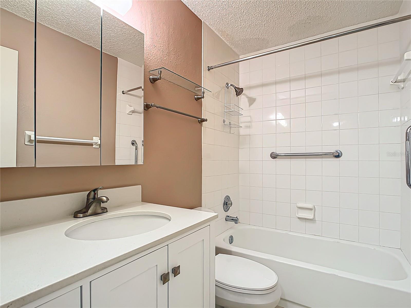 Hall bathroom has tub bath/ shower