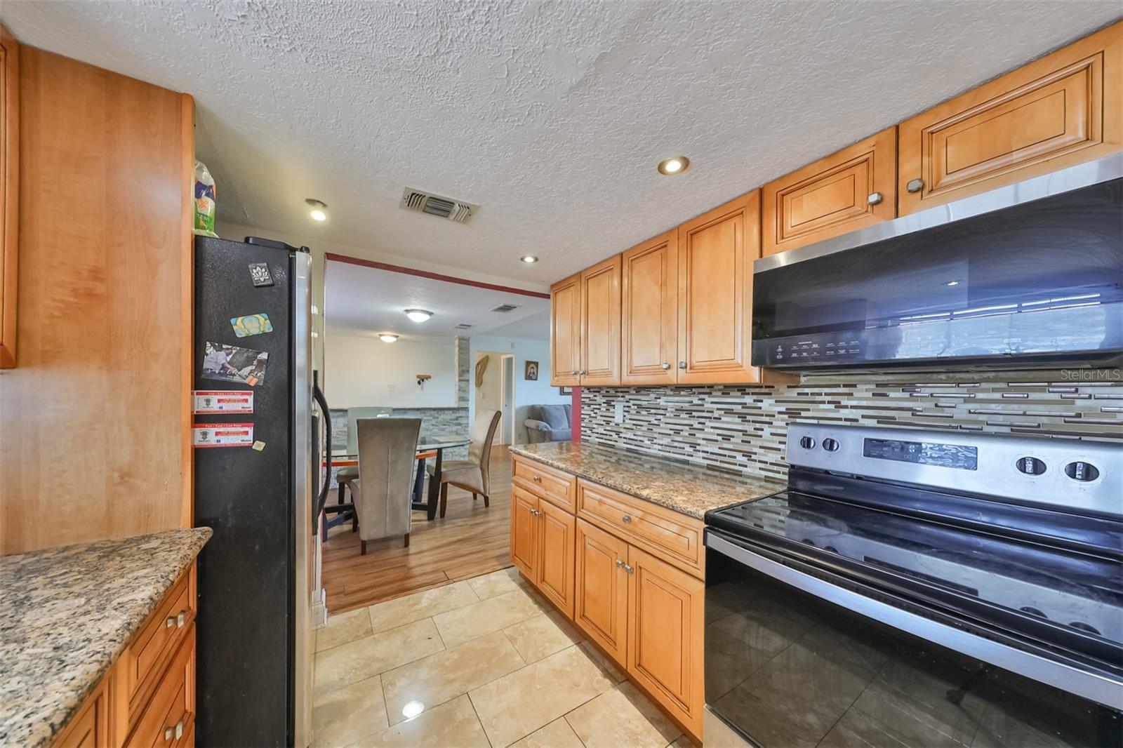 Kitchen w/ Stainless Steel Applicances