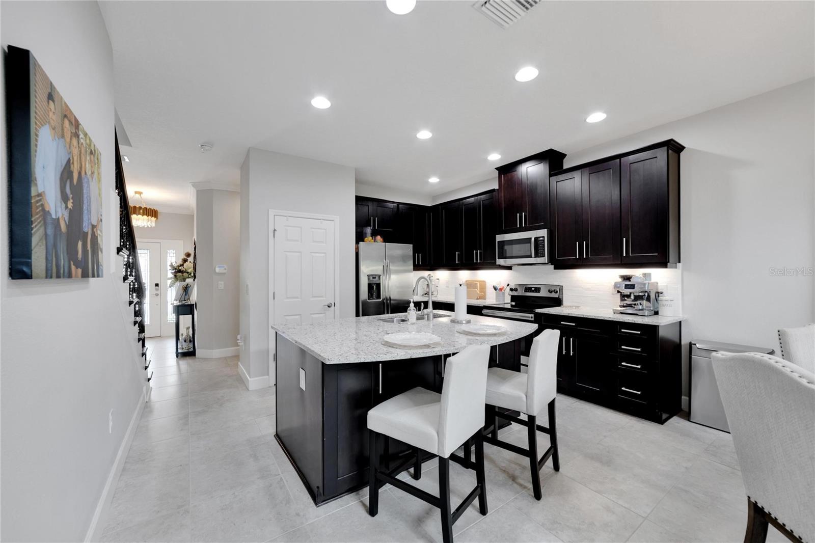 Eat-in kitchen at 12306 Terracina Chase Ct, Tampa, FL 33625