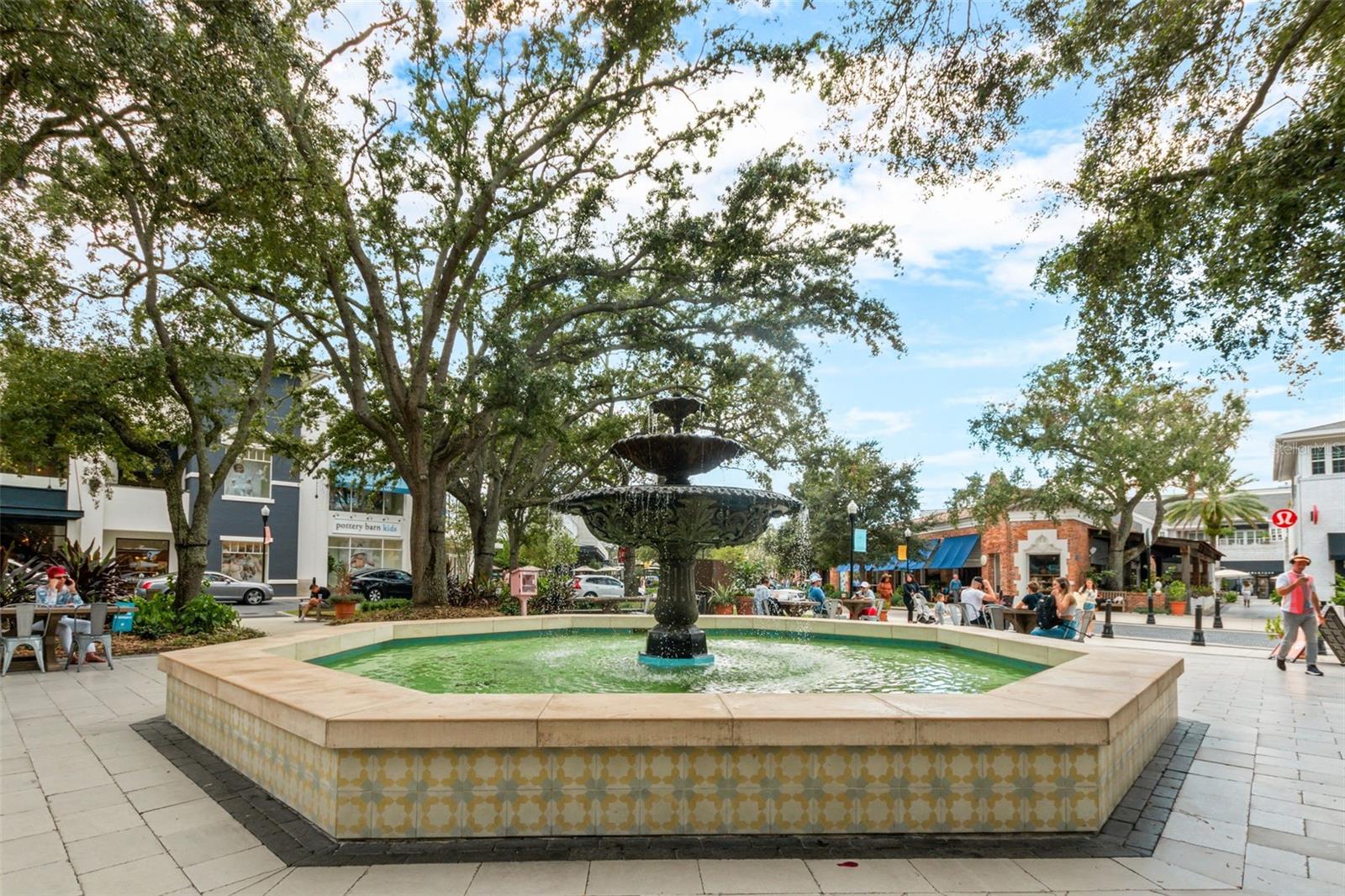 Hyde Park Village fountain
