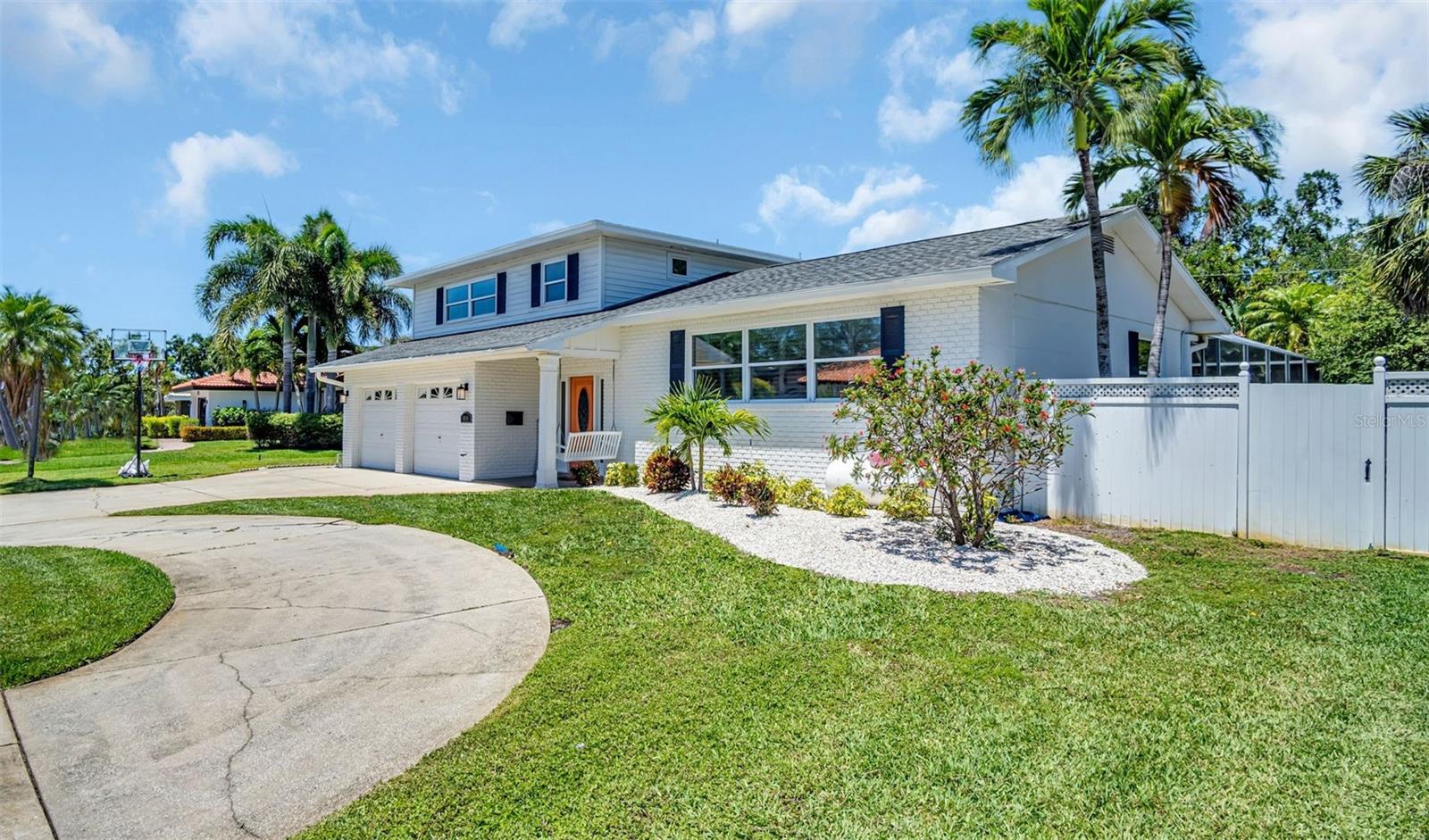 Located on a quiet little island, off the beaten path in Snell Isle, and so close to downtown! This peaceful home is within 10-15 driving minutes from our waterfront parks, Beach Drive, DTSP, and all the museums, restaurants, and local shops there.