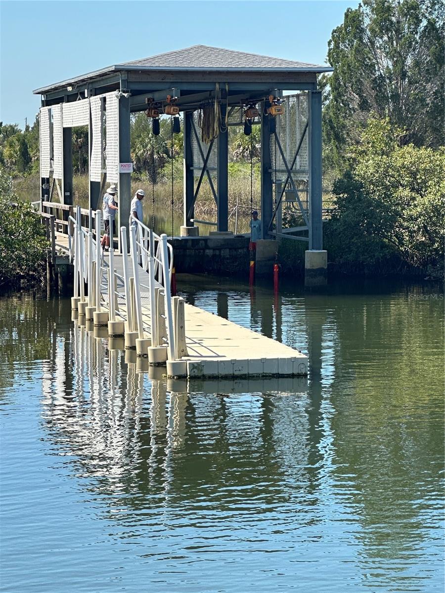 BOAT LIFT FOR DIRECT ACCESS UP TO 26'